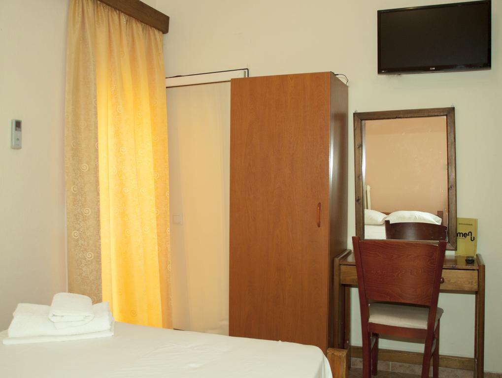 Stavrodromi Hotel Ігумениця Екстер'єр фото
